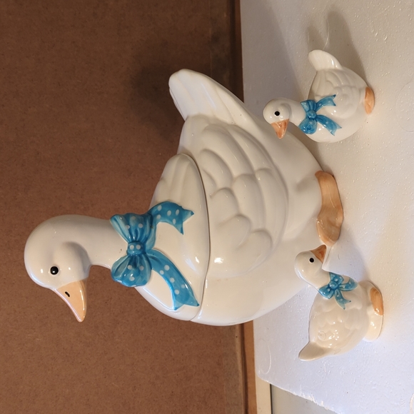 Mother Goose Cookie Jar With Salt And Pepper Shakers - Picture 4 of 16